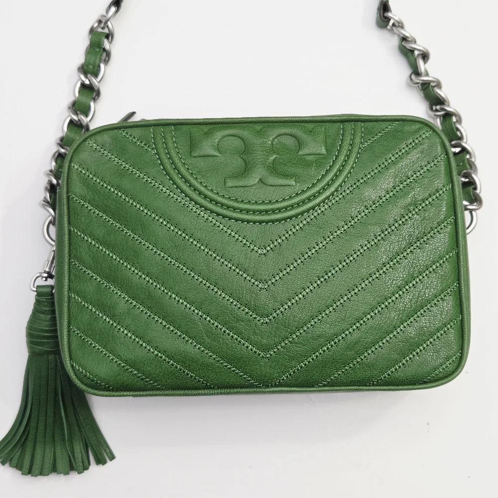 LIKE NEW TORY BURCH FLEMING CHEVRON CAMERA CROSSBODY BAG
